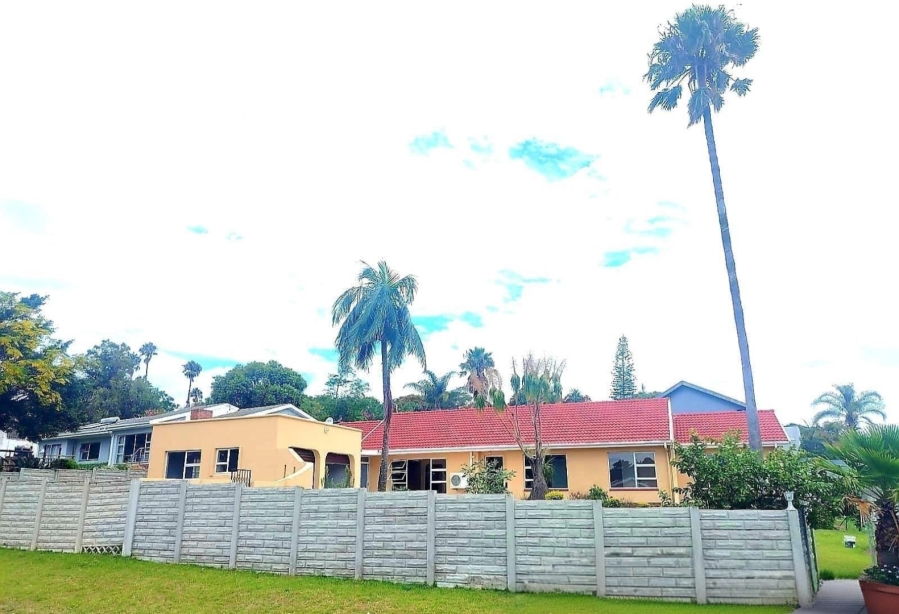 5 Bedroom Property for Sale in Beacon Bay Eastern Cape